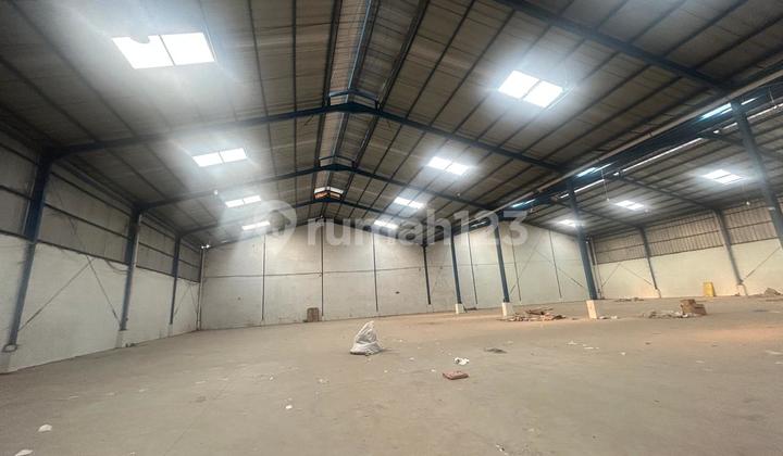 Warehouse in Cipondoh, Size 40x40, Two-Story Office Available, Ready