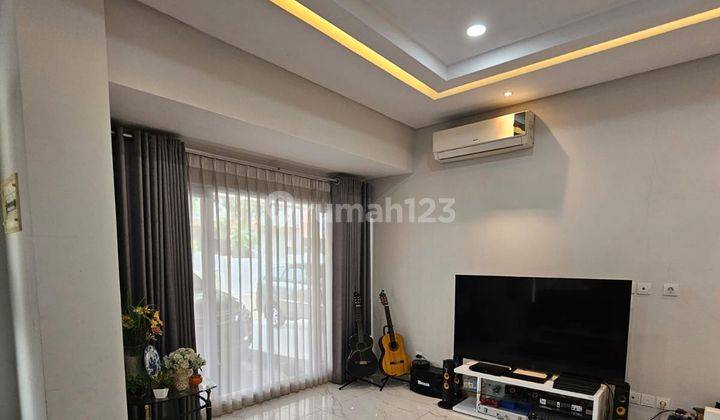 Rumah Di Green Lake City, Luas 10x18, 2.5 Lantai, Shm, 5.8M Nego 1