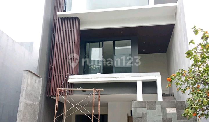 Millennial's New House in Permata Buana, Area 144m² 4 Floors 5 Bed Rooms 1