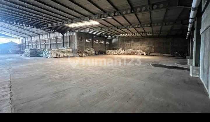 Warehouse in Cipondoh Tangerang, Area 2,000m2 with Mess and Office Warehouse in Cipondoh Tangerang, Area 2,000m2 with Mess and Office