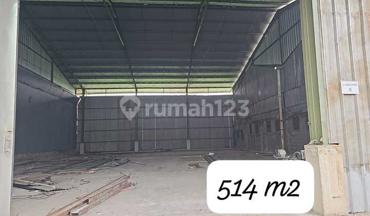 Warehouse in Daan Mogot Semanan, West Jakarta, Area 1,163m2, Strategic Location.