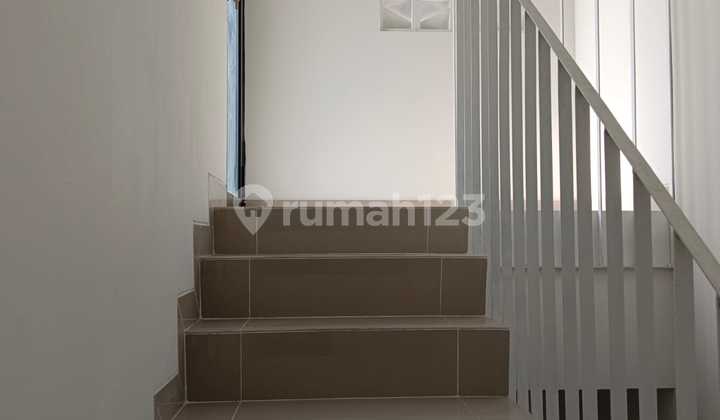 Rumah Brand New di Metland Puri, Dekat Glc, LT 135M² 2