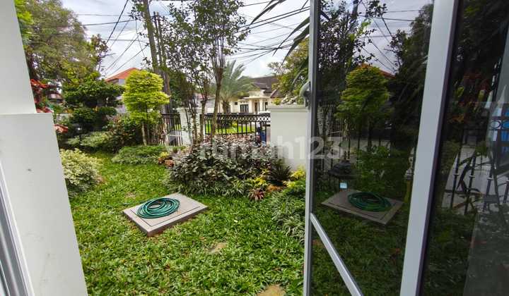 Luxury Hook House in Rajawali Sector 9 Bintaro, Land Area 218M² 2