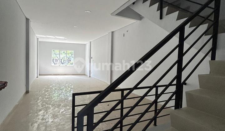 Ruko di Cipondoh Posisi di Jalan Raya, Luas 4X15m 3 Lantai, HGB Ruko di Cipondoh Posisi di Jalan Raya, Luas 4X15m 3 Lantai, HGB