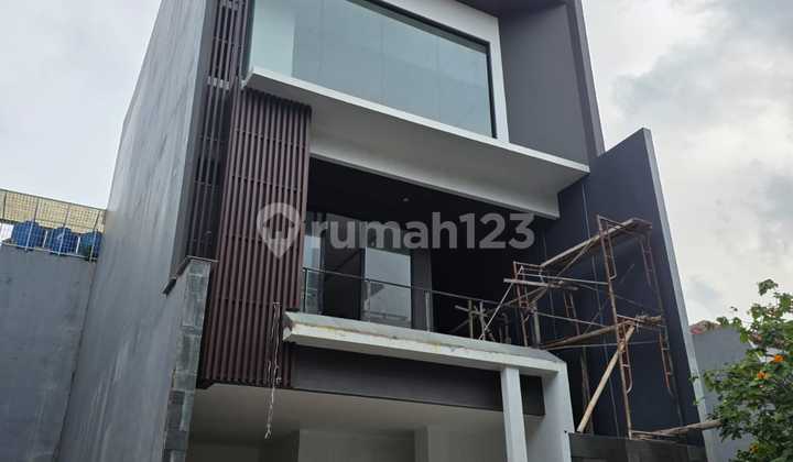 Rumah Baru, 4 Lantai di Permata Buana, Lt 144M²