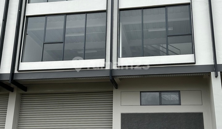 Multi-Purpose Warehouse. 4-Story Office. Ready-to-Use Warehouse Near Soekarno Hatta Airport. Size 9x36m. Price 350M/Year.
