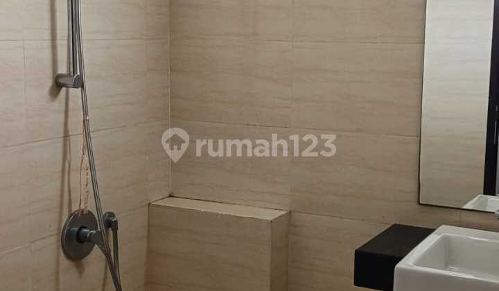 Nice House @ Greenlake City. Size 8X20m. 2 Floors. AC Kitchen Set included. Unit Neat.. 95Million/Year