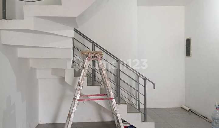 Shop House in Permata Taman Palem, Jl. Permata Taman Palm Block B3 No 1, Pegadungan, Kalideres, West Jakarta City. Corner lot. Facing main road, highly strategic. Size 4x13m, 3.5 floors, unit ready. 100 million/year. 2