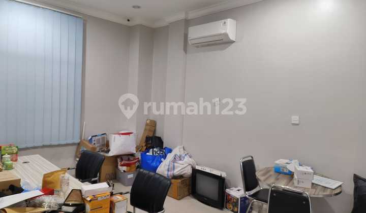 Ruko di Mutiara Taman Palem, Jl. Boulevard Raya, Cengkareng Timur, Cengkareng, Kota Jakarta Barat.. Lt 4.5X15m. 3 Lantai.. Shgb. 2.8M Nego