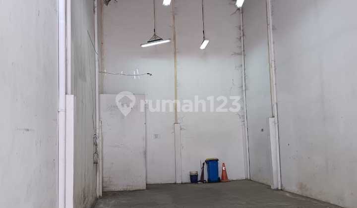 Warehouse in Green Sedayu Biz Park, Jl. Daan Mogot, Kalideres, Kalideres, West Jakarta City. Land area 6x20m. 1 Floor. Minimum 2 Years. 125 million/year Warehouse in Green Sedayu Biz Park, Jl. Daan Mogot, Kalideres, Kalideres, West Jakarta City. Land area 6x20m. 1 Floor. Minimum 2 Years. 125 million/year
