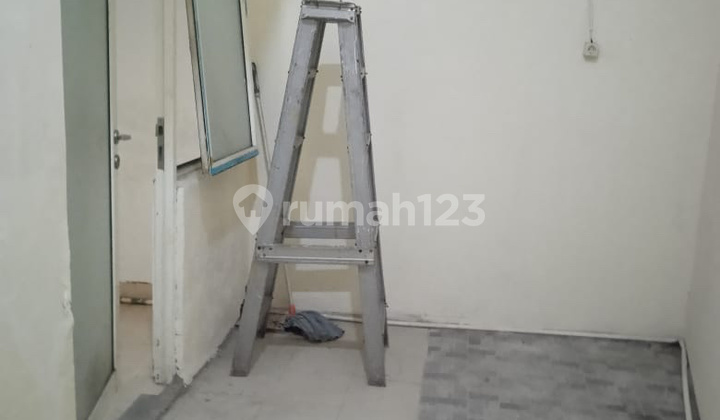 Ruko Green Lake Cipondoh. Size 4.5x15m. 3.5 Floors. 24-Hour Security. Street-Front Location. 170Million / Year. 2