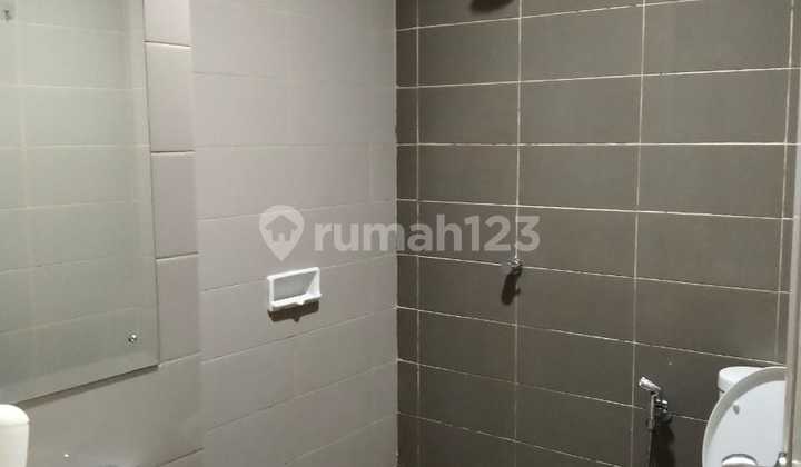 Shop House Facing Main Road @ Green Village Housing, Jl. Raya Kh. Hasyim Ashari, Nerogtog, Pinang, Tangerang City.. Size 4.5X15m. 3 Floors. 95Million/Year.. Unit Ready 2