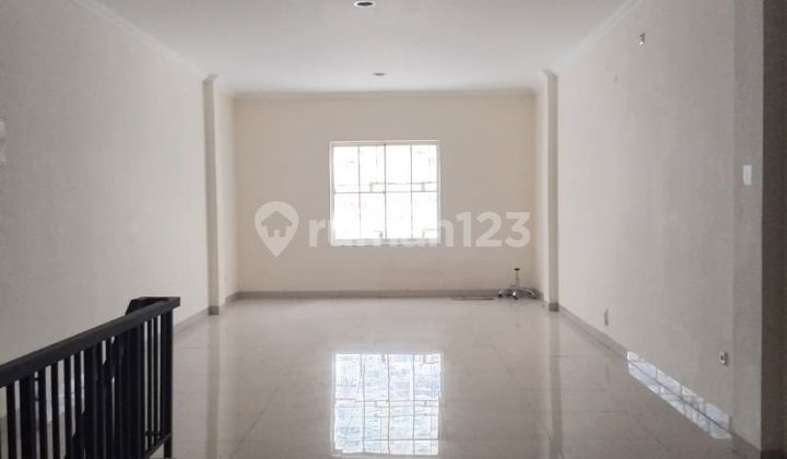 Ruko Di Komplek Green Lake City, Jl. Green Lake City, Petir, Cipondoh. Uk 4.5x15m. 3.5 Lantai.unit Ready.cocok Untuk Kantor Dan Online Shop. Unit Ready !! Siap Pakai. 110jt/tahun Ruko Di Komplek Green Lake City, Jl. Green Lake City, Petir, Cipondoh. Uk 4.5x15m. 3.5 Lantai.unit Ready.cocok Untuk Kantor Dan Online Shop. Unit Ready !! Siap Pakai. 110jt/tahun