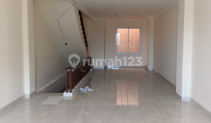 Shop house in Taman Palem Lestari, Taman Palem Lestari Housing, West Cengkareng, Cengkareng, West Jakarta City, DKI Jakarta. Size 4.5x15m. 3 floors. Unit ready. Faces the boulevard. Busy. Very strategic. 160 million/year negotiable.