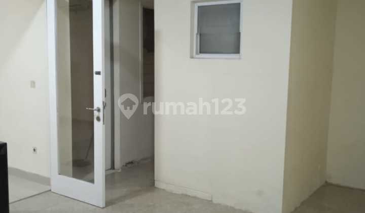 Rumah Bagus @ Greenlake City. Lokasi Strategis. Unit 6X28m Renov 2.5 Lantai.. SHM. Ready. 2.85M Nett !! Murahhh 2