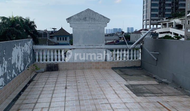 Shop house in Taman Palem Lestari, Taman Palem Lestari Housing, West Cengkareng, Cengkareng, West Jakarta City, DKI Jakarta. Size 4.5x15m. 3 floors. Unit ready. Faces the boulevard. Busy. Very strategic. 160 million/year negotiable. 2