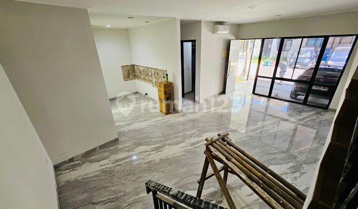 Rumah Bagus di Pik2, Kosambi. Tangerang.. Uk 8X12.5m. 2 Lantai. Semi Furnish. Renov. Siap Huni. 3.15M Nego !!! 2