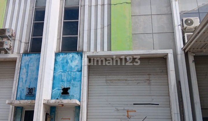 Warehouse in Green Sedayu Biz Park, Jl. Daan Mogot, Kalideres, Kalideres, West Jakarta City. Land area 6x20m. 1 Floor. Minimum 2 Years. 125 million/year Warehouse in Green Sedayu Biz Park, Jl. Daan Mogot, Kalideres, Kalideres, West Jakarta City. Land area 6x20m. 1 Floor. Minimum 2 Years. 125 million/year