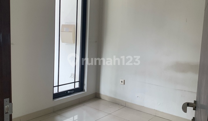 Rumah Bagus Di Cluster Favorite Green Lake City, Jl. Green Lake City, Petir, Cipondoh, Kota Tangerang, Banten.. Luas Tanah 6x15m. 2 Lantai. 4 Kmr Tidur. Ready Mid Nov 2025.. 70jt/thn 2