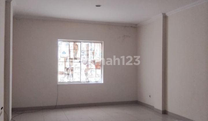 Ruko Di Komplek Green Lake City, Jl. Green Lake City, Petir, Cipondoh, Kota Tangerang, Banten.. Luas 4.5x15m. 3.5 Lantai. 115jt/th Nego