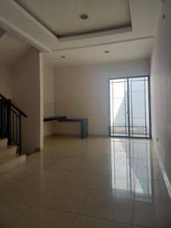 Rumah Semi Furnished Bagus Di East Asia, Greenlake City, Cipondoh, Tangerang.. Uk 6x15m. 2 Lantai. Ac 4 Unit. Kitchen Set. 4 Kamar Tidur. 65jt/tahun 2