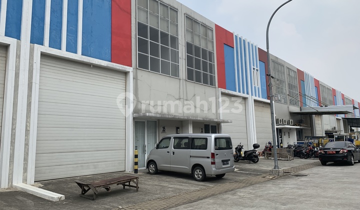 Warehouse at Green Sedayu Biz Park, Jl. Daan Mogot, Kalideres, Kalideres, West Jakarta City.. Size 9x24m. Unit Ready.. 200Million/Year Negotiable