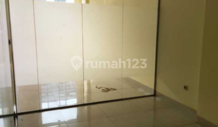 Nice Shop House in Greenlake City. Suitable for Office. 24-Hour Security. Strategic Location. 115M/year. 2