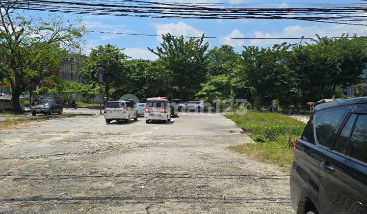 Dijual ruko 3 tingkat siap huni di Jl. Soekarno Hatta 