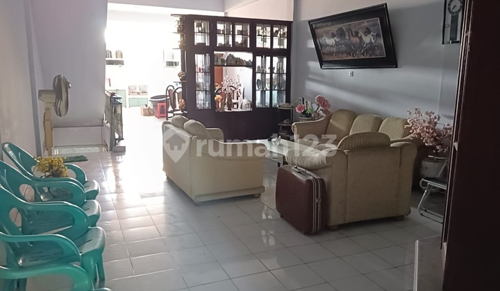 For Sale: 3.5-Story Shop House on Ahmad Yani Street, Pekanbaru 2