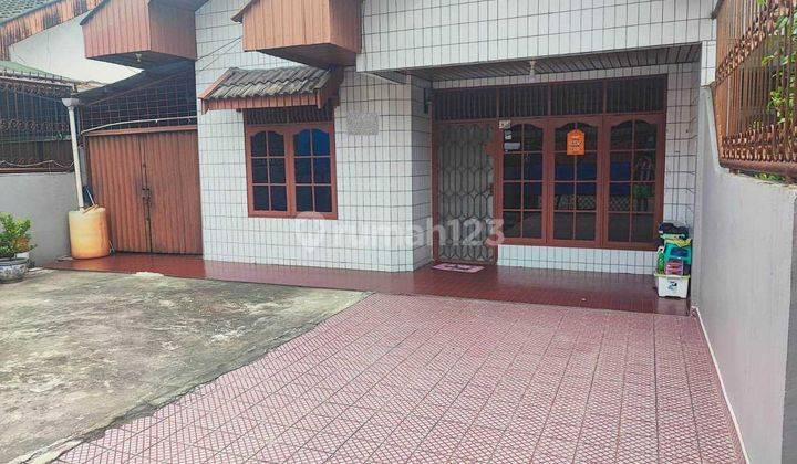 Dijual Rumah Strategis Dekat Jalan Riau 1