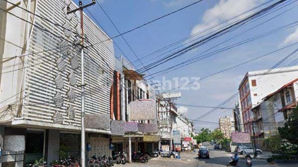 Ruko 3 lantai lokasi strategis dekat ke jalan Jenderal Sudirman, Pekabaru