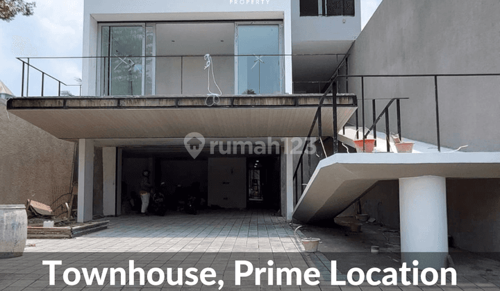 New Luxurrious Modern Townhouse Kemang Ampera Prime Location 2