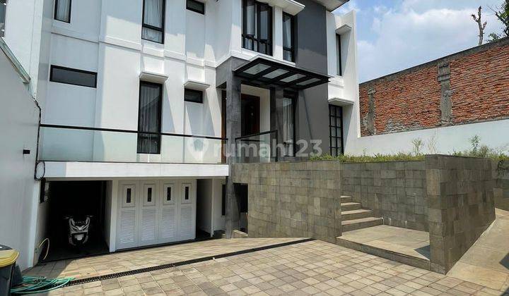 Brand New Menteng Modern Minimalis With Rooftop Premium Location 1