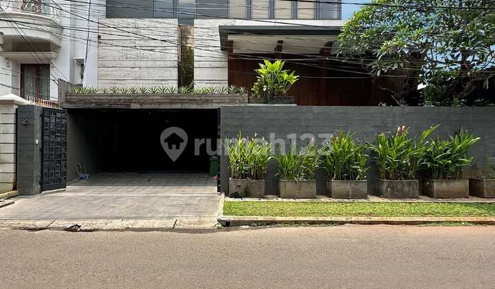 Rumah Mewah Modern Karya Arsitek Ternama Premium Location Depan Taman 2