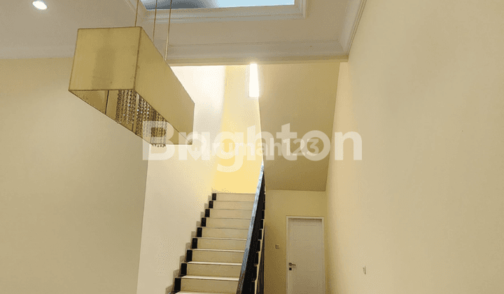 Rumah 3 Lantai SEMI FURNISHED ( Hampir full furnished) 2