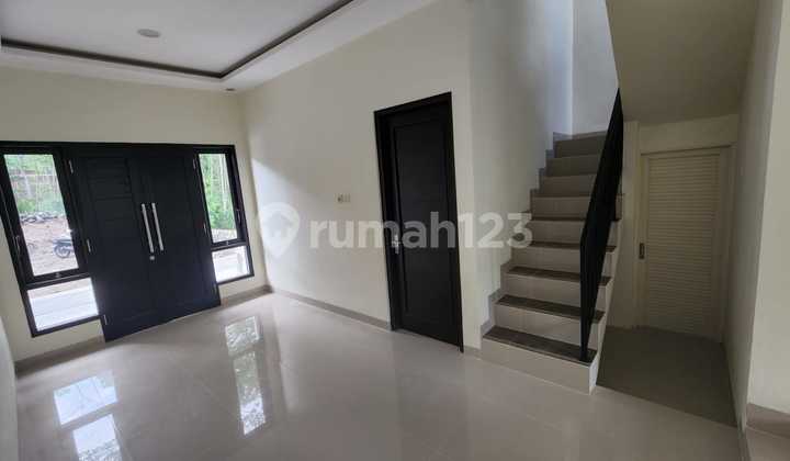 Rumah Model Cantik Ada Private Pool Di Area Jakal Jogja 3