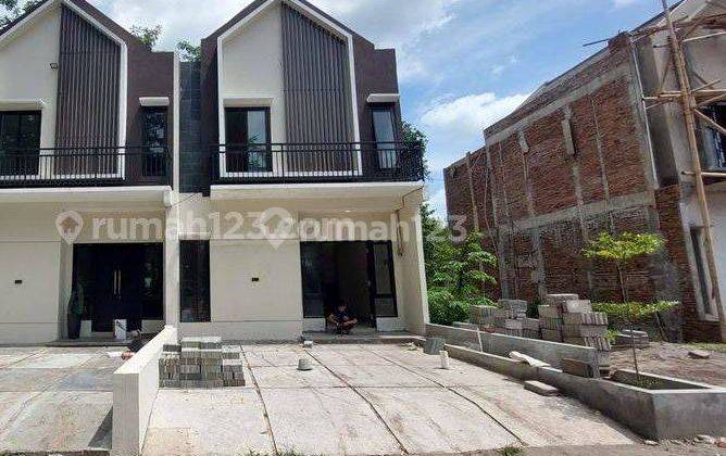 Rumah Model Cantik Ada Private Pool Di Area Jakal Jogja 1