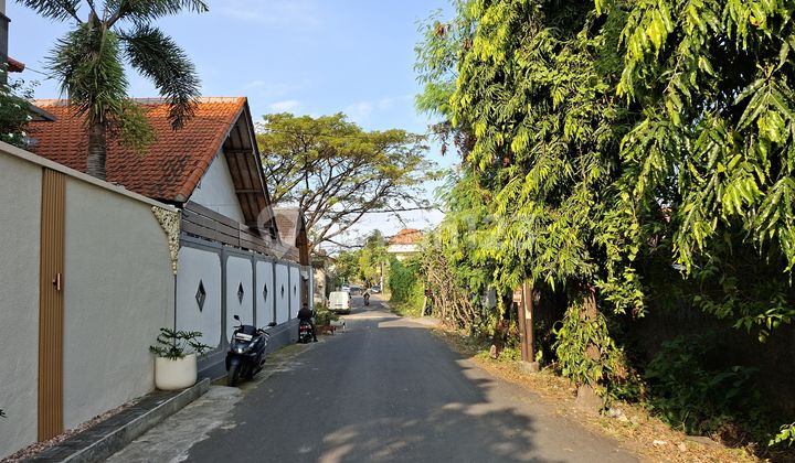 Dijual Sebidang Tanah Lingkungan Villa di kerobokan Kelod Dijual Sebidang Tanah Lingkungan Villa di kerobokan Kelod