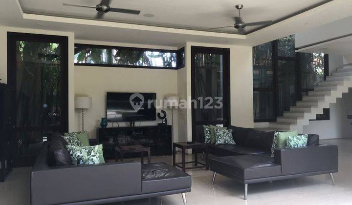 Dijual Villa Luxury Dekat Pantai di Jln Utama Area Seminyak 1