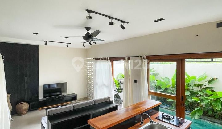 Dijual Villa Baru dengan View Sawah Dekat Canggu