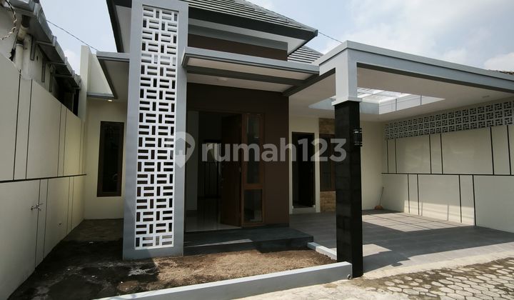 New House Ready to Occupy in Pasar Cebongan Area, Beautiful Environment