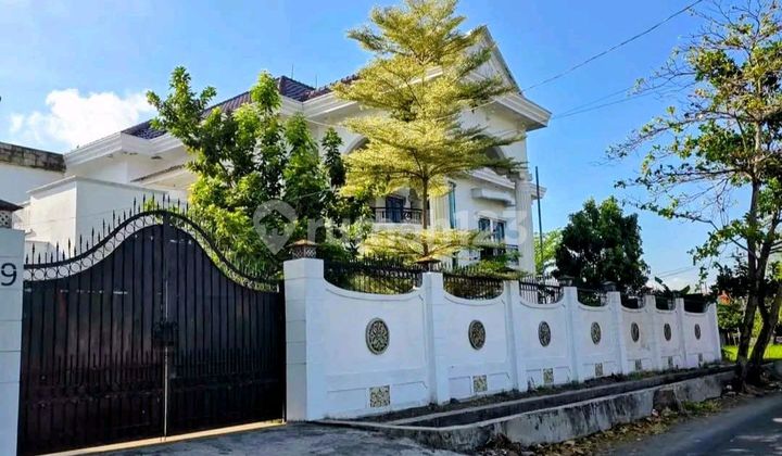 Luxurious and Spacious House in Wirosaban Umbulharjo City Center 1