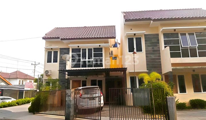 Rumah 2 Jalan Utama Seturan Istimewa Area Kampus 1
