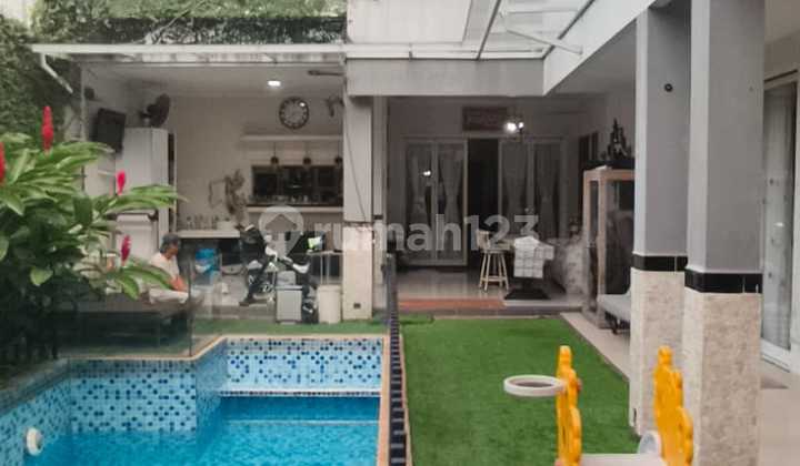 Classic Luxury House With Swimming Pool Area Condongcatur