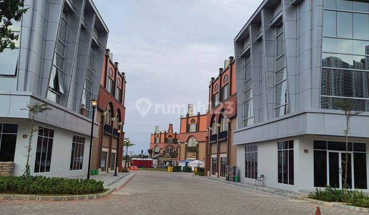 Dijual cepat Ruko  Hook Siap Pakai Bisa Langsung untuk Invest di Komplek Ruko Lariviera Pik 2 Pantai Indah Kapuk 1