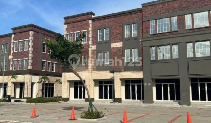 Boulevard 3-Storey Shophouse Ready to Use, Suitable for All Types of Businesses at Ruko Boston Riverview PIK 2, Jl. Ruko Boston, Salembaran, Kosambi, Tangerang, Banten, Indonesia, 15214, Pantai Indah Kapuk 2