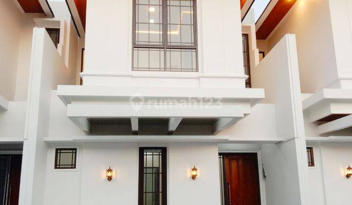 Rumah Mewah 2 Lantai di Jatimakmur Jatimekar Bekasi, Strategis Dekat Pintu Tol Jatiwarna Dan Jatiasih, 10 Menitan Ke Pondok Gede, Carport 2 Mobil 2