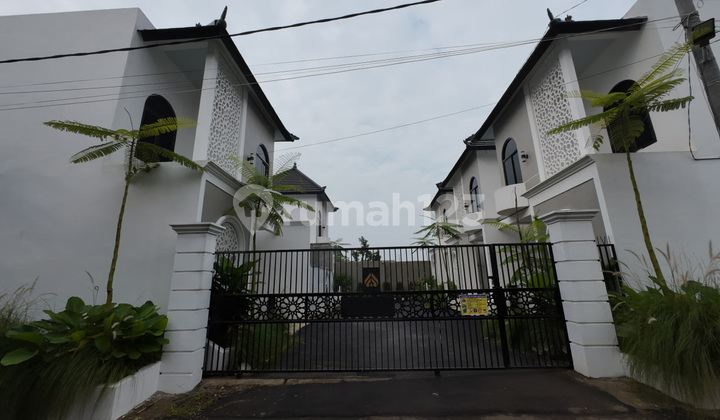 Juragan Kost Auto Pilot, Rukost Premium Fully Managed bebas repot dan berkonsep Islami. Kami kelola 100% mulai dari mencari penyewa hingga perawatan. Investasi Amanah, Halal, dan Cashflow Lancar Setiap Bulan!