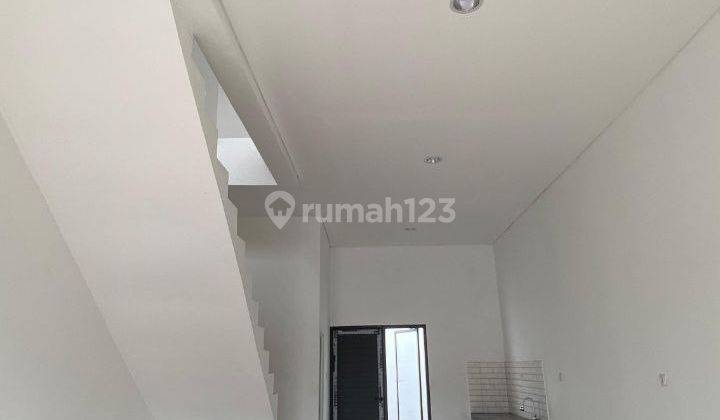 Ruko 2 lantai di lokasi strategis ramai pinggir jalan raya, pasti cuan, investasi tepat untuk masa depan 2