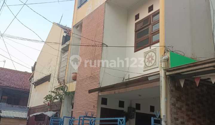 Sturdy Building in the Heart of South Jakarta 2